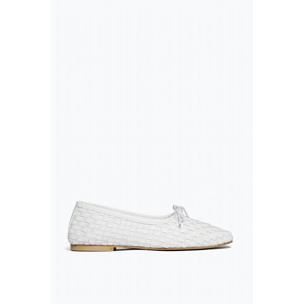 NEW FREDA SALVADOR women's jada woven flat in white